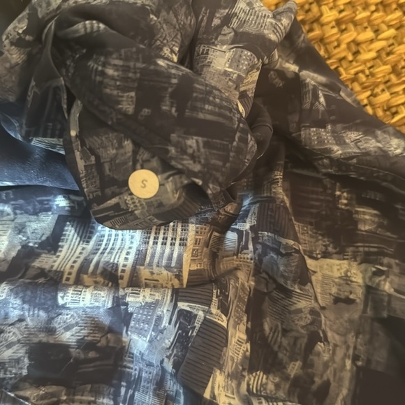 Lululemon Men’s Shorts - Picture 8 of 9